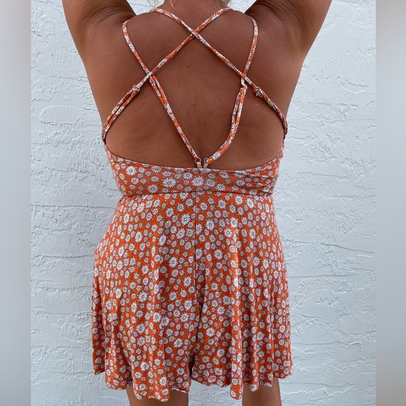 Forever 21 Burnt Orange Daisy Floral Romper | Skinny strap low back Size Large - Picture 4 of 10